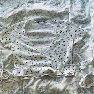 Brandy Melville floral top 💞